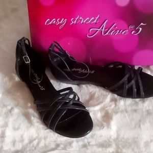 Easy Street Alive@5 Womans size 6 1/2 WW black glitter dance shoes